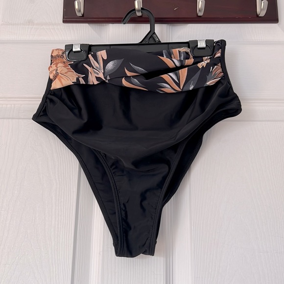 Shein Black & Floral 2 Pcs Set Bikini Size S! - Picture 2 of 7